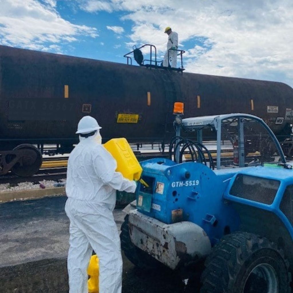 ¿Cuál es la importancia de la limpieza de vagones ferroviarios y qué servicios incluye?